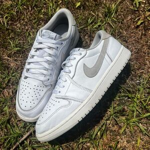 CLEAN Air Jordan 1 Low size 11 Womens Neutral Grey Retro shoes